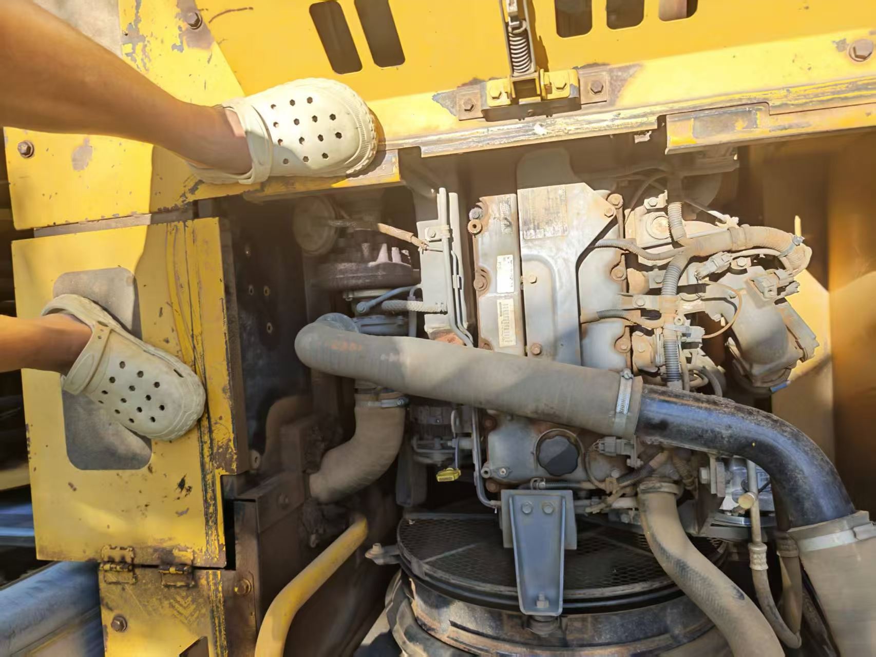 Buy Kato HD512-6 Used Excavator / 9