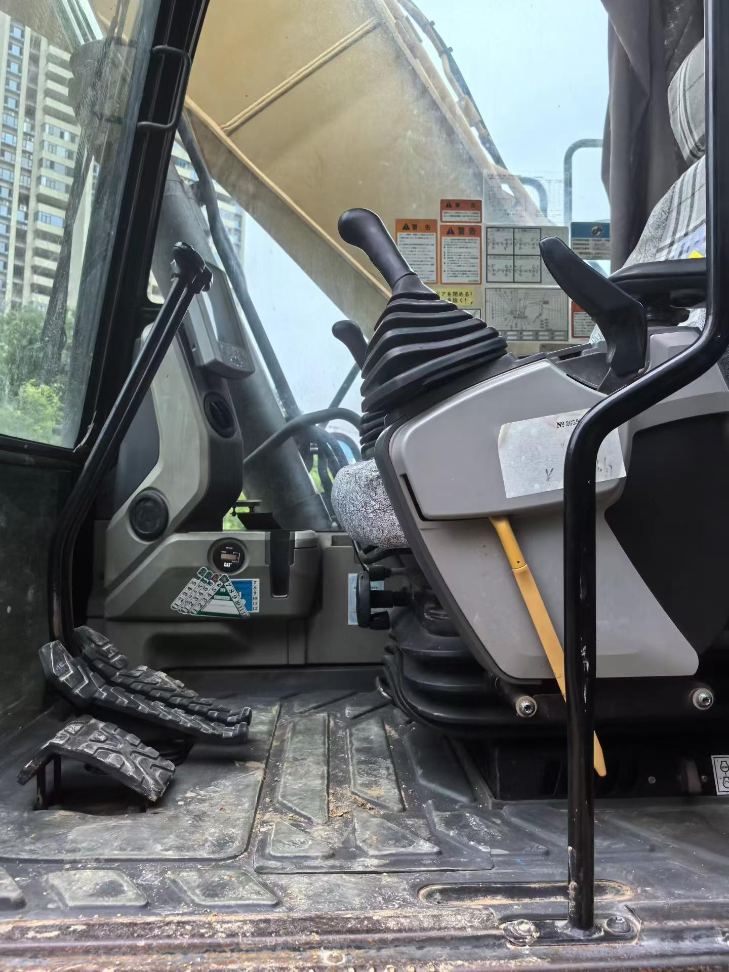 شراء حفارة Caterpillar 320E مستعملة / 6