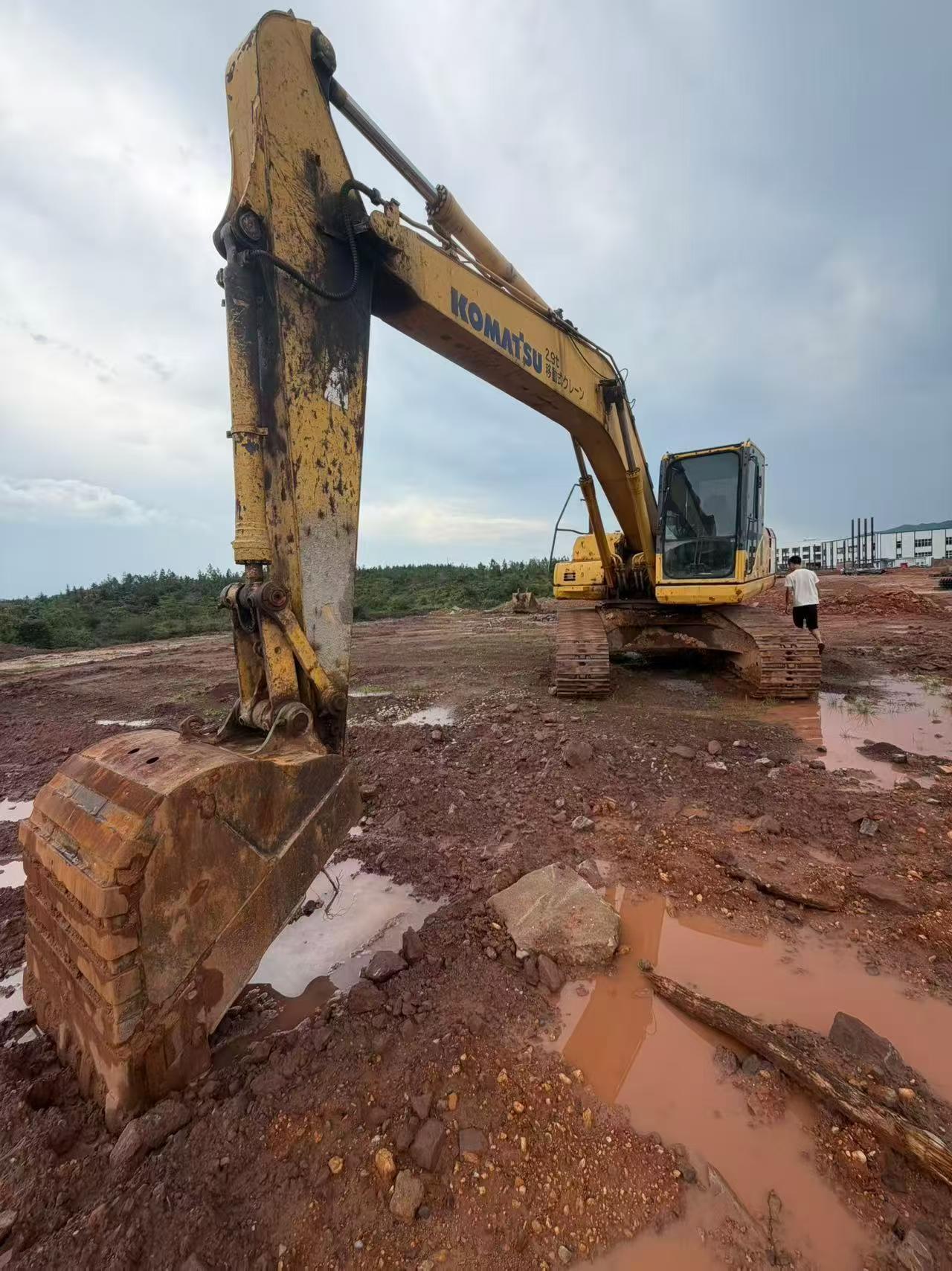 Buy Komatsu PC200-8N1 Used Excavator / 2