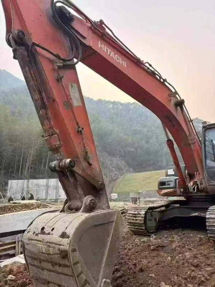 Buy Hitachi ZX200-6 Used Excavator / 3