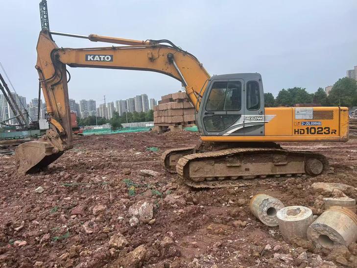 Buy Kato HD1023 Used Excavator / 1