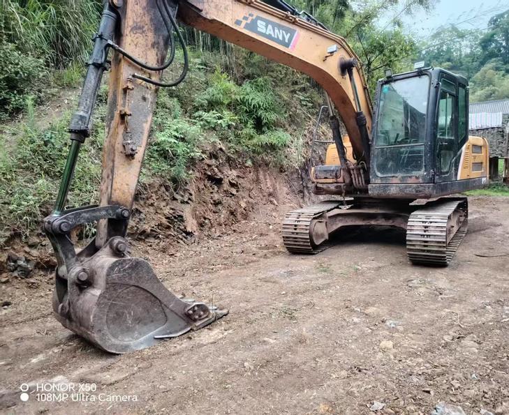 Buy Sany SY135 Used Excavator / 1