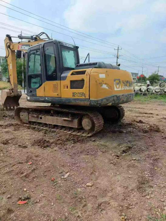 Buy XCMG XE135B Used Excavator / 1