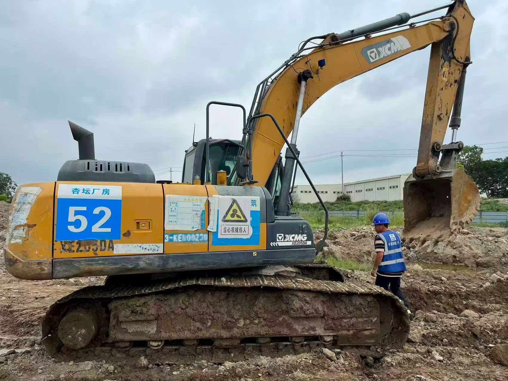 Buy XCMG XE205DA Used Excavator / 2