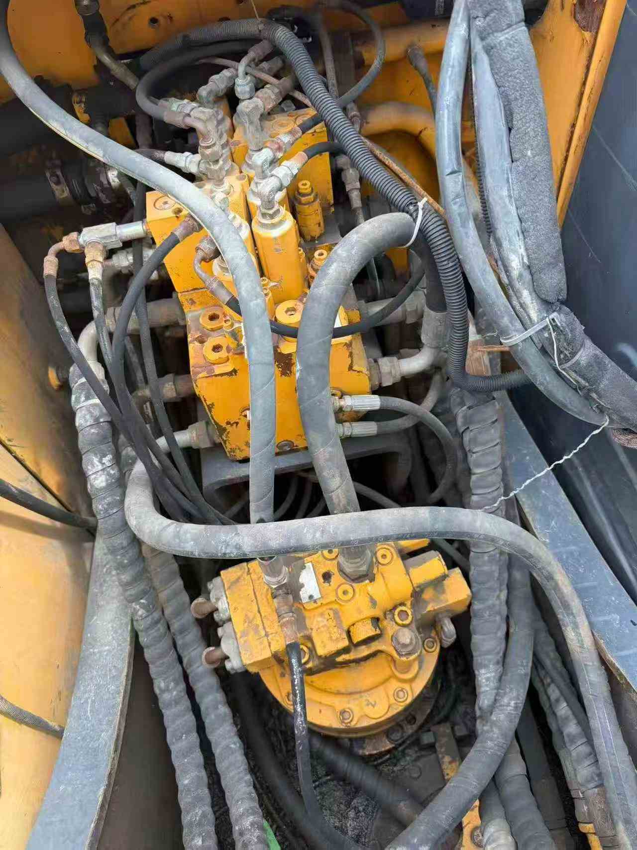 Buy Hyundai R110-7 Used Excavator / 8 Buy Hyundai R110-7 Used Excavator / 8