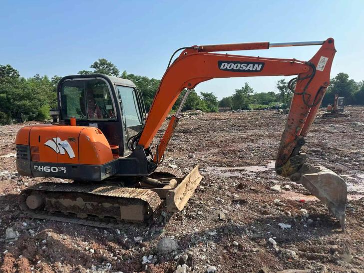 Buy Doosan DH60 Used Excavator / 1