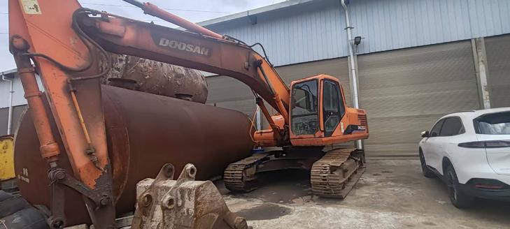 Buy Doosan DH220-7 Used Excavator / 1