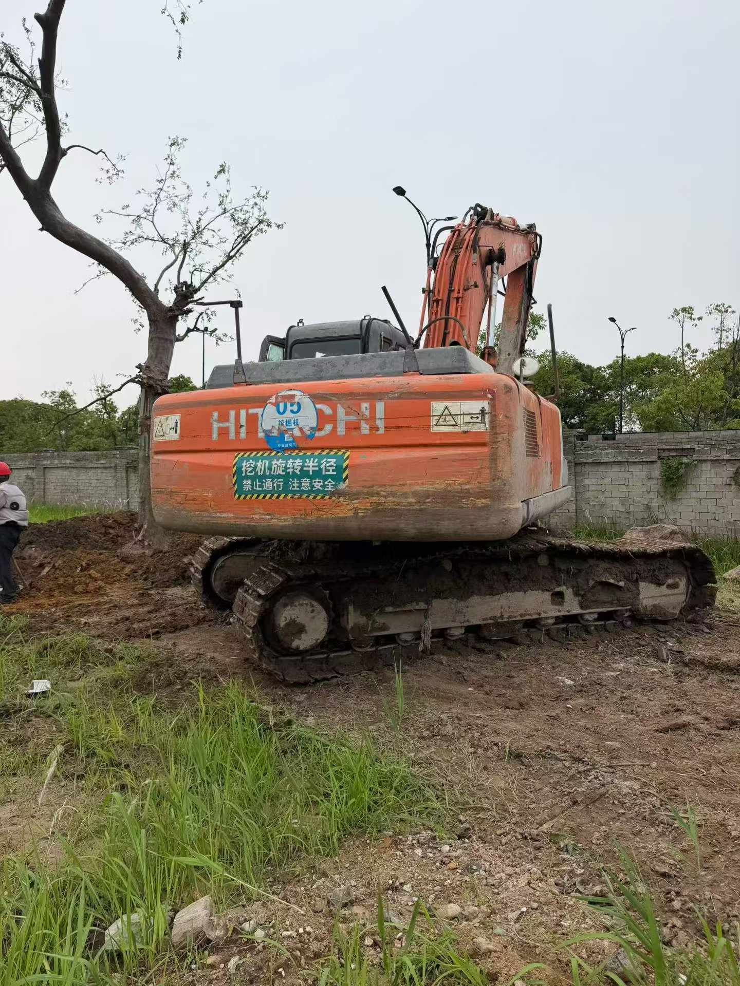 Buy Hitachi ZX200-3G Used Excavator / 4