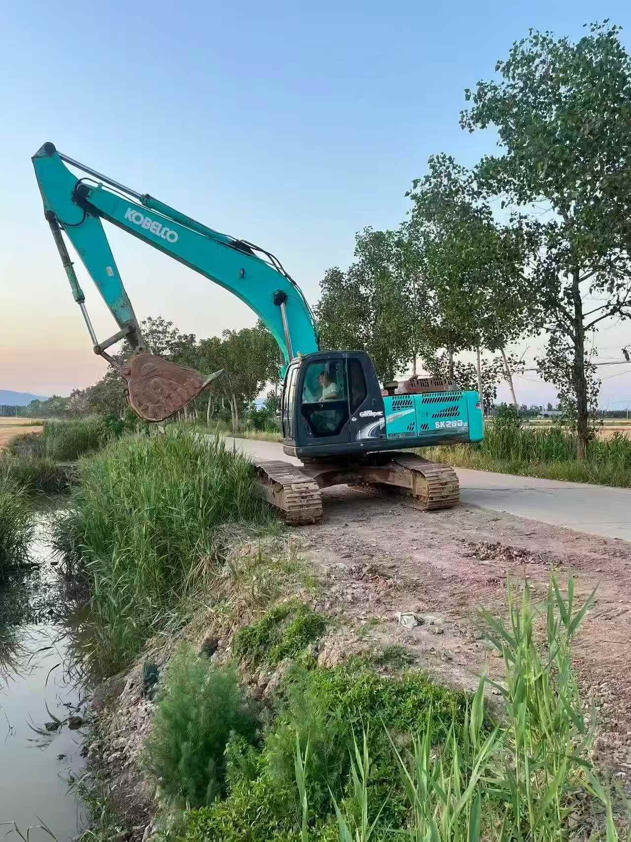 Buy Kobelco SK260 Used Excavator / 2 Buy Kobelco SK260 Used Excavator / 2