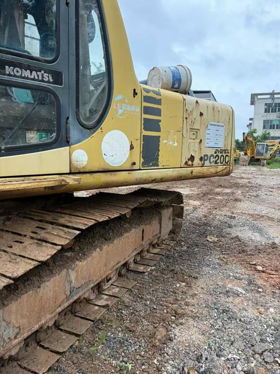 Buy Komatsu PC200-6 Used Excavator / 1