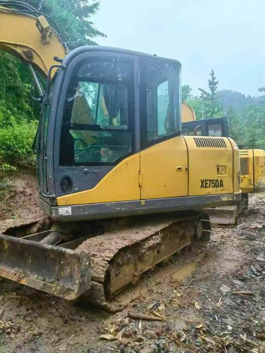 Buy XCMG XE75C Used Excavator / 1