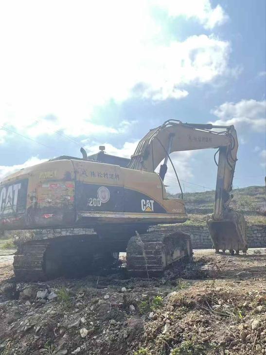 Buy Caterpillar 320D Used Excavator / 1
