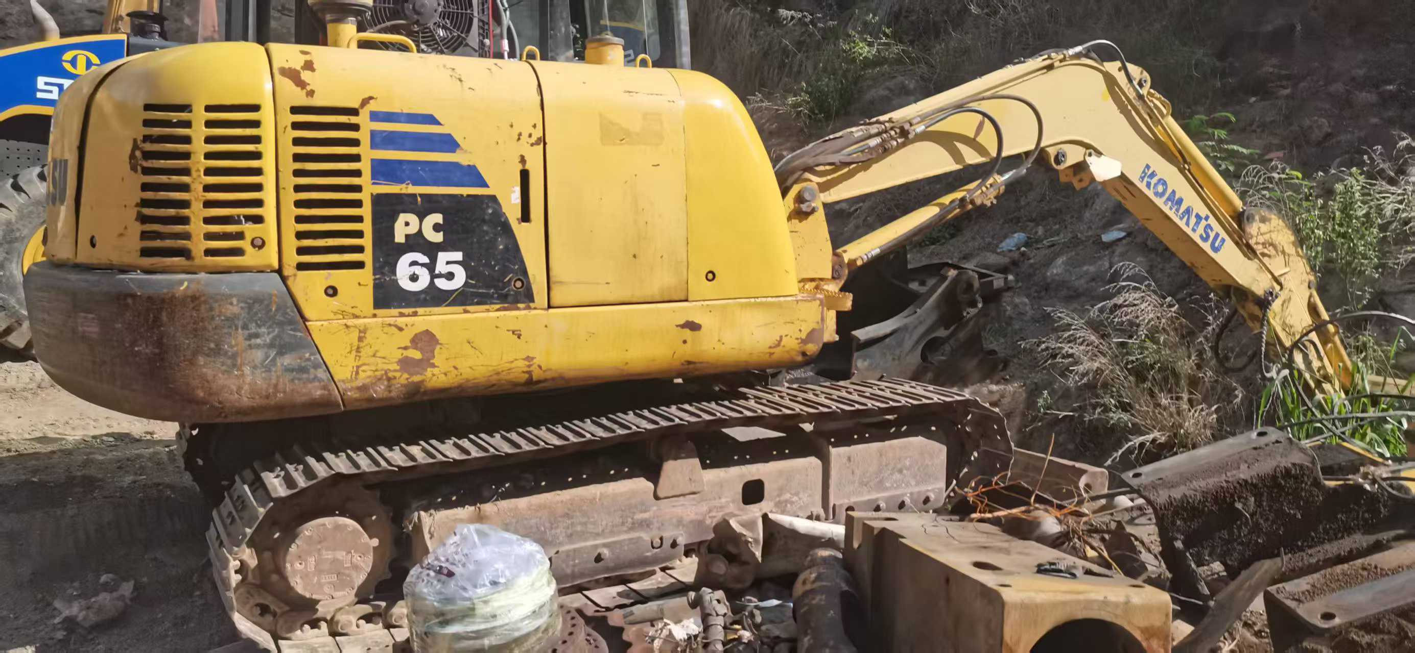 Buy Komatsu PC56-7 Used Excavator / 2