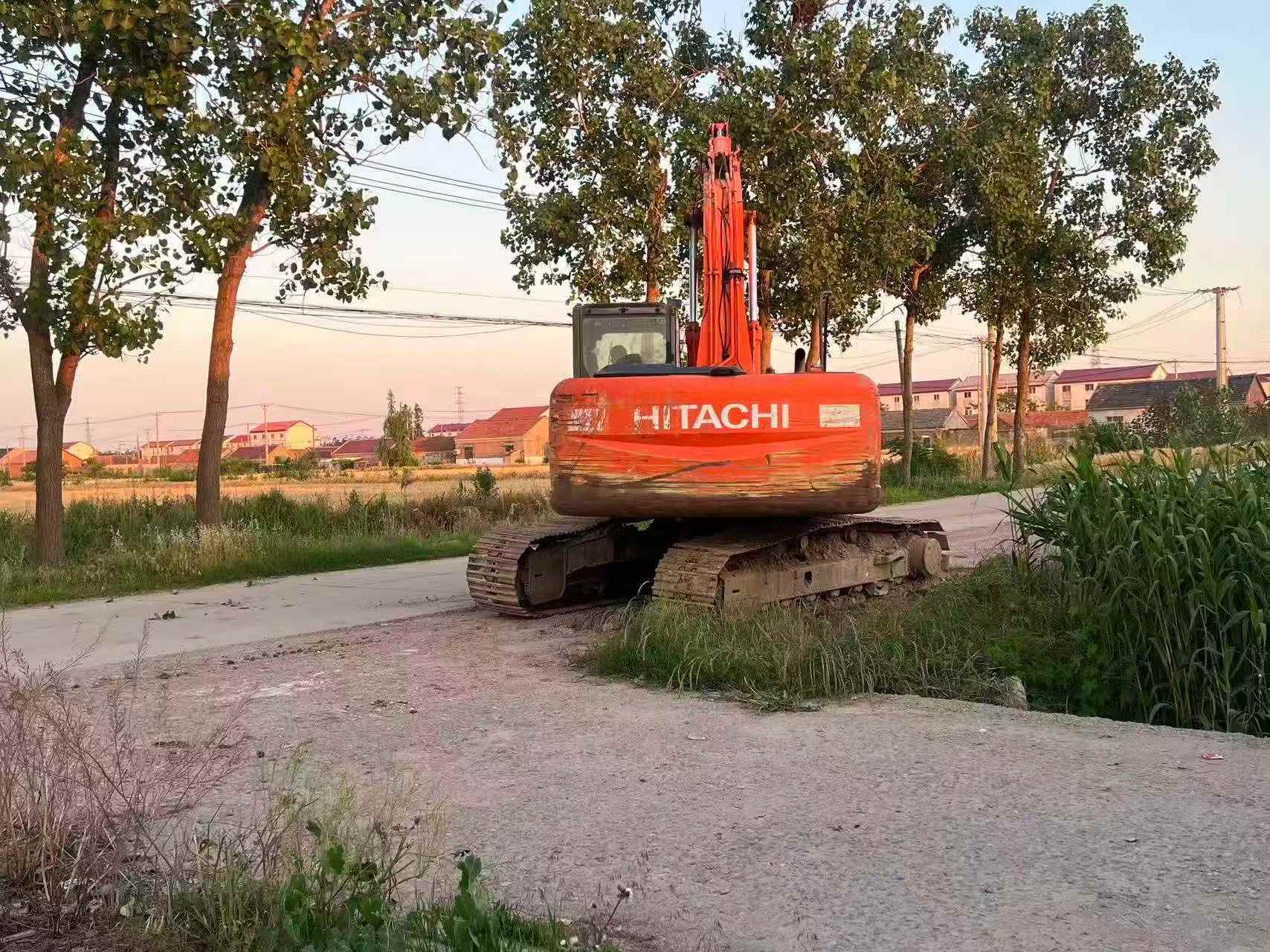 Buy Hitachi EX200-3 Used Excavator / 9