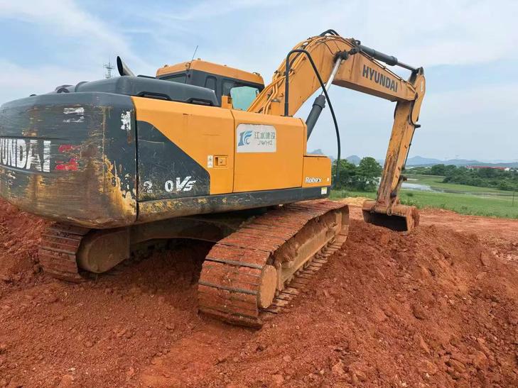 Buy Hyundai R215-7 Used Excavator / 1