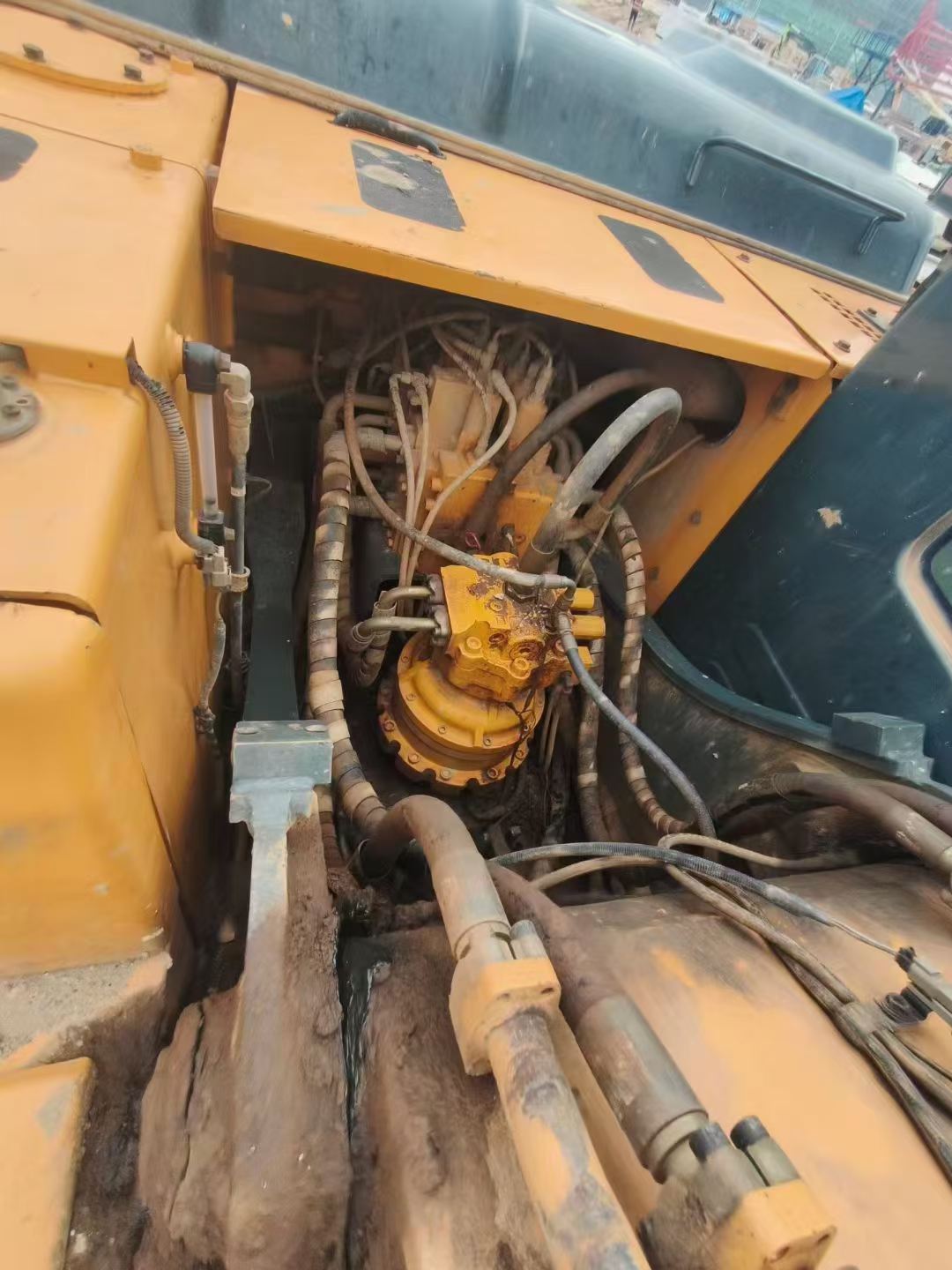 Buy Hyundai R215-7 Used Excavator / 4 Buy Hyundai R215-7 Used Excavator / 4