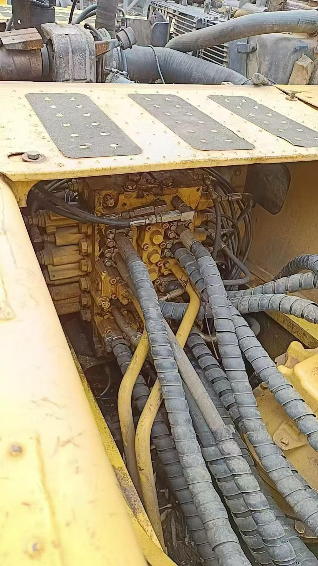 Buy Komatsu PC240-6 Used Excavator / 7 Buy Komatsu PC240-6 Used Excavator / 7