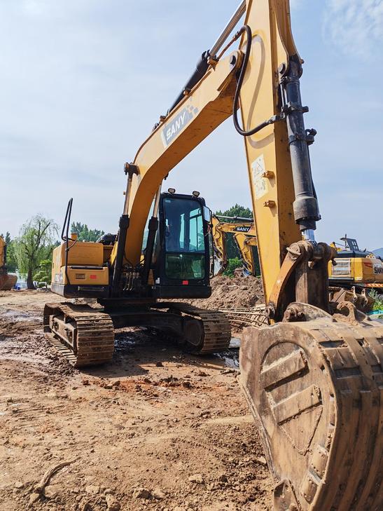 Buy Sany SY135 Used Excavator / 1