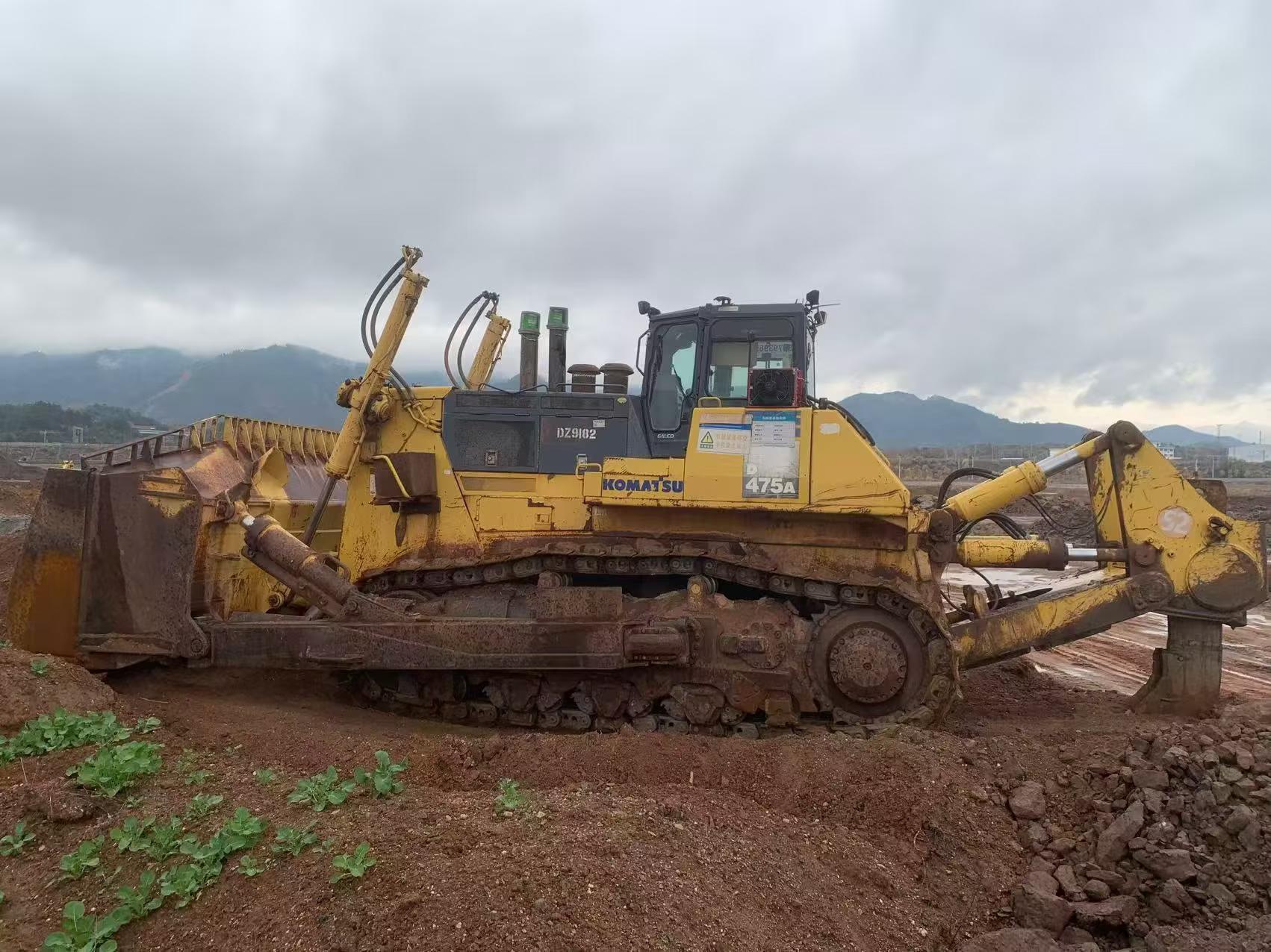 Buy Komatsu WA475-10 Used Excavator / 1