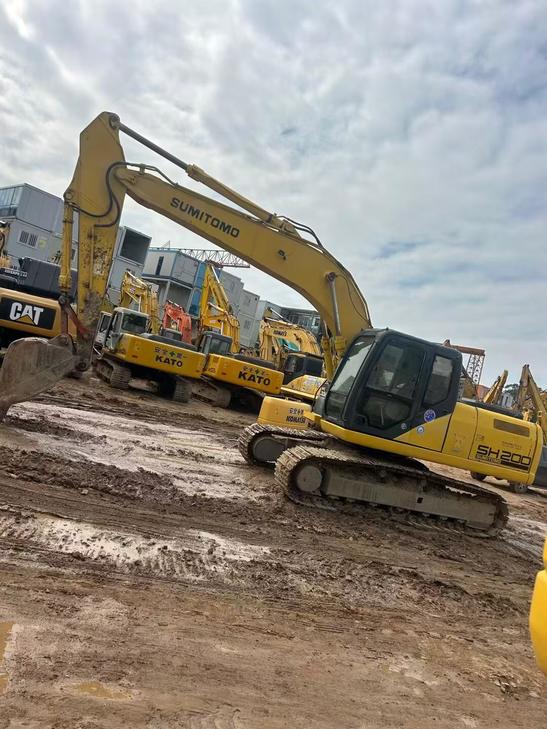 Buy Sumitomo SH200A5 Used Excavator / 1