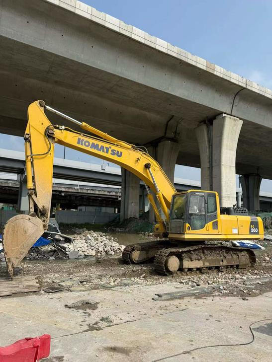 Buy Komatsu PC360-8M0 Used Excavator / 1
