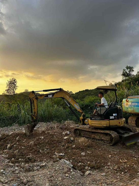 Buy Caterpillar 305CR Used Excavator / 1