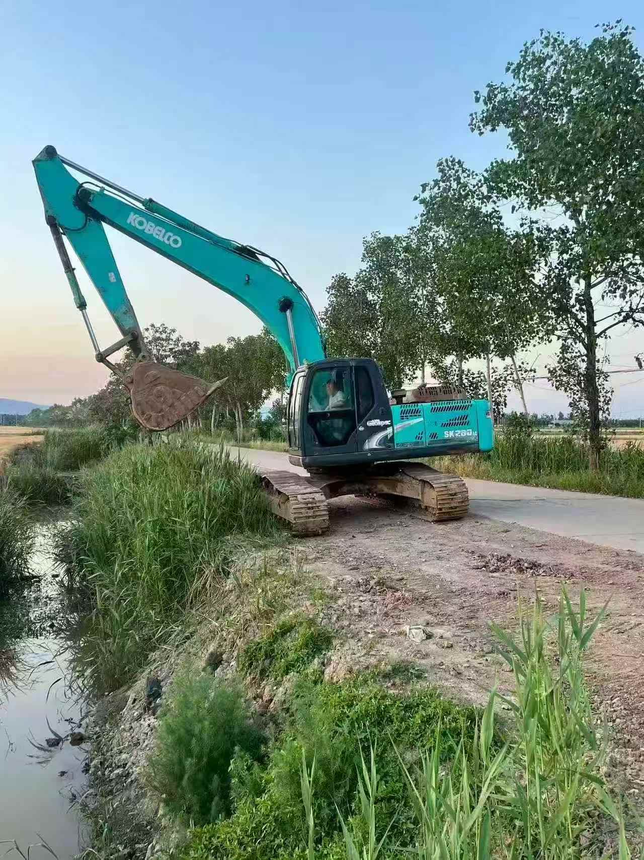 Buy Kobelco SK260 Used Excavator / 2 Buy Kobelco SK260 Used Excavator / 2