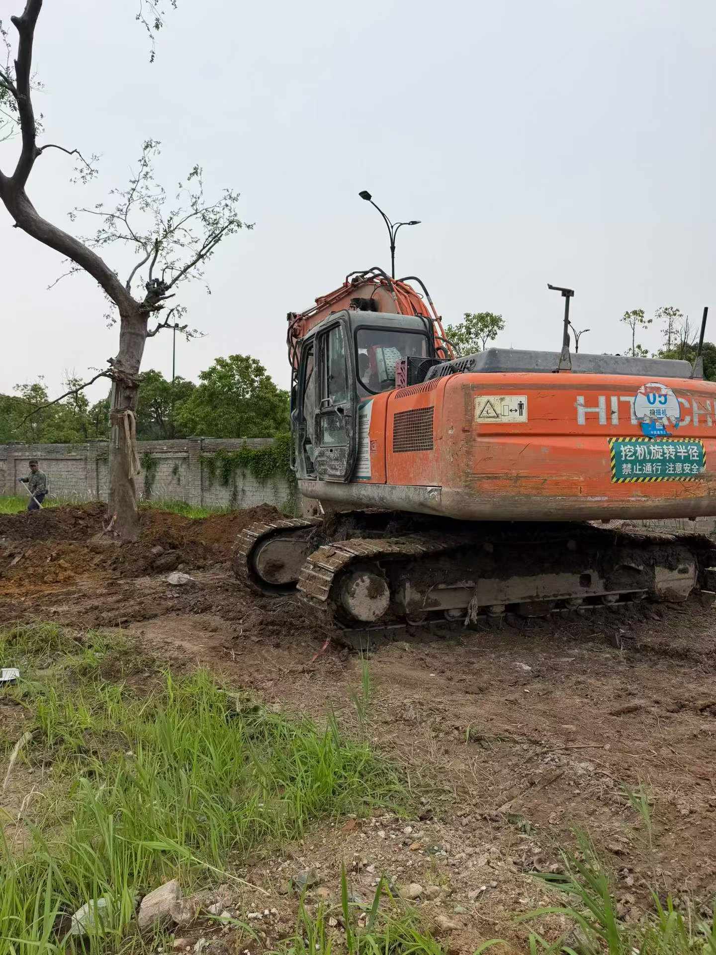 Buy Hitachi ZX200-3G Used Excavator / 2