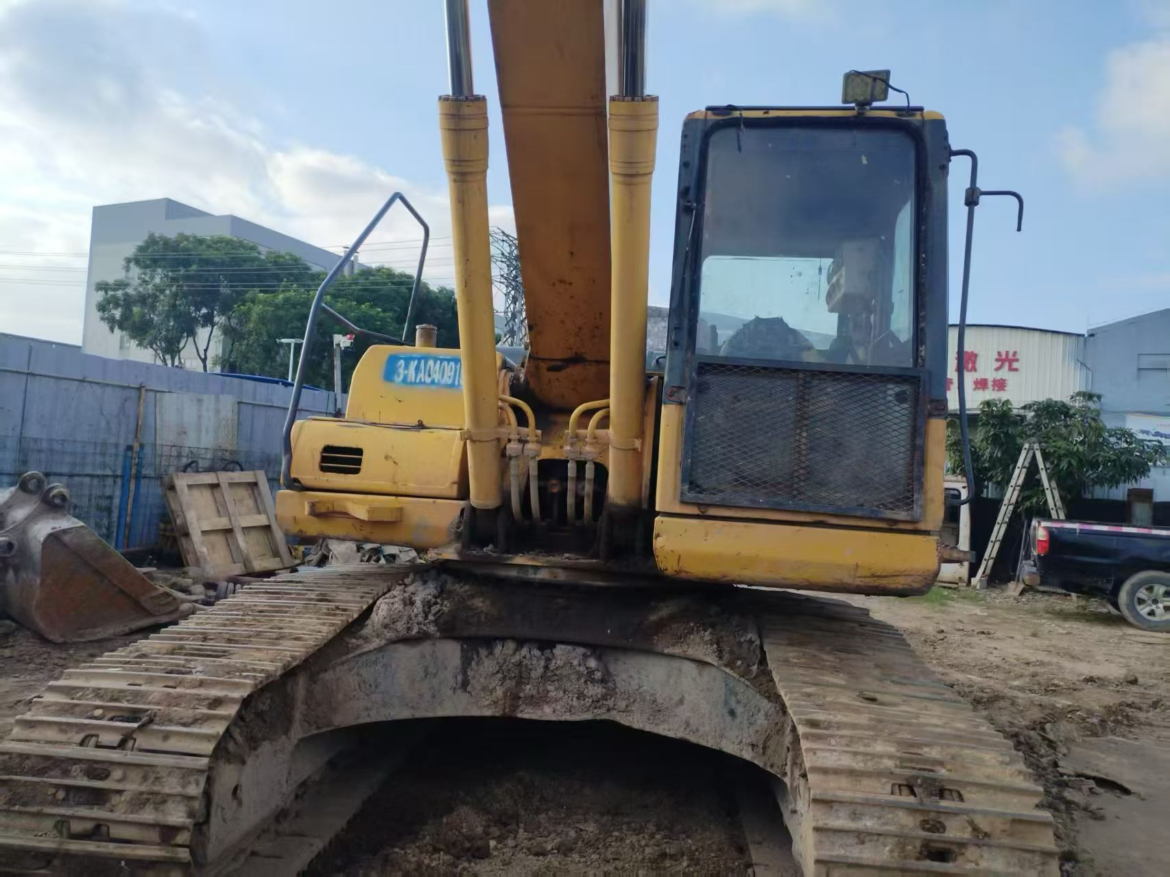 Buy Komatsu PC200 Used Excavator / 1