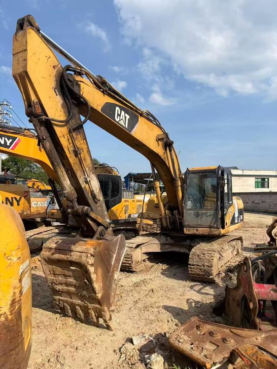 Buy Caterpillar 320D Used Excavator / 1