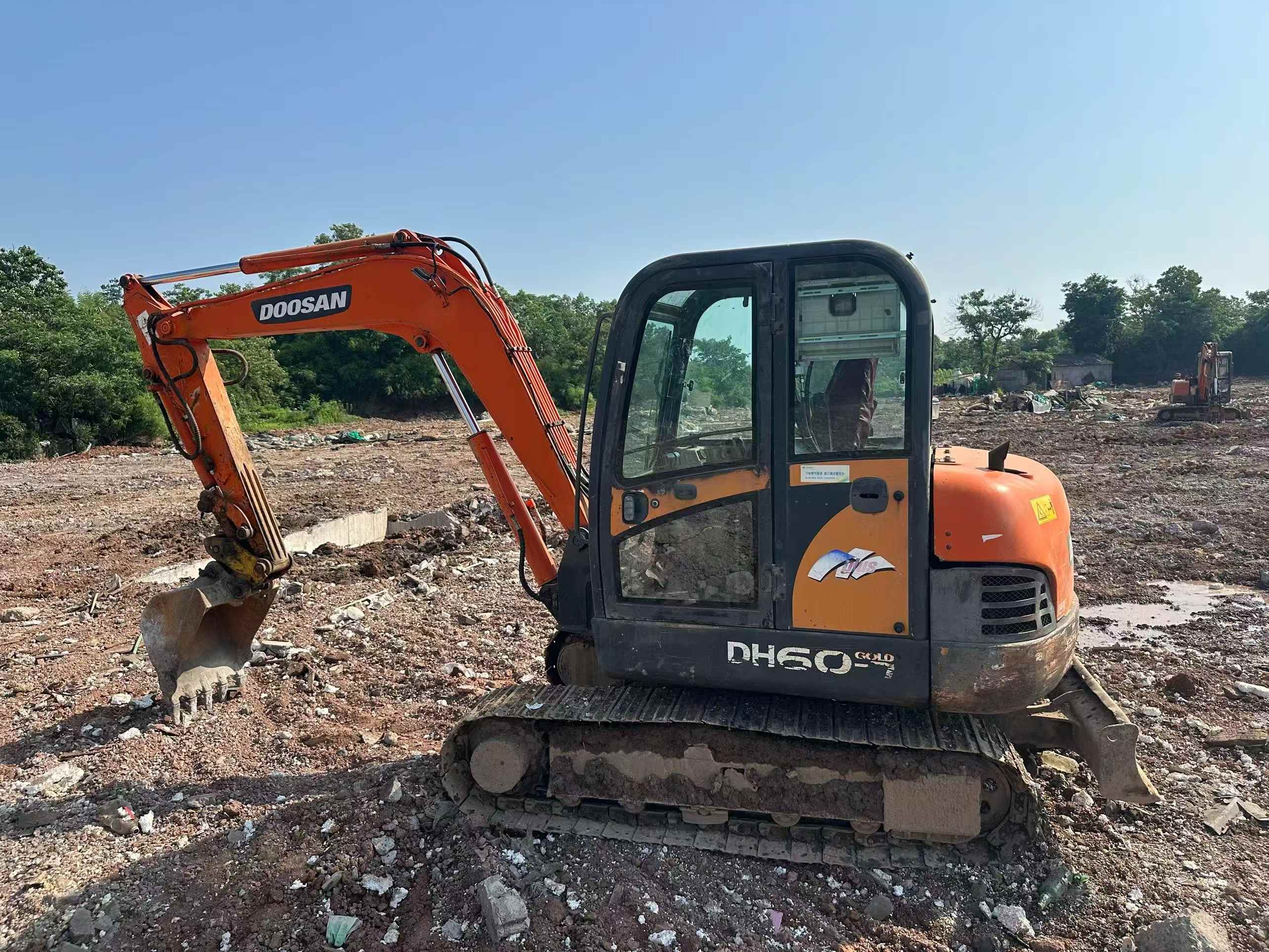Buy Doosan DH60 Used Excavator / 2 Buy Doosan DH60 Used Excavator / 2