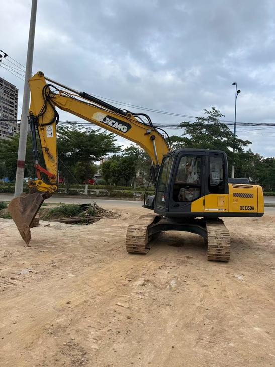 Buy XCMG XE135B Used Excavator / 1