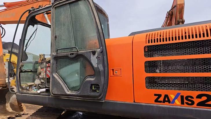 Buy Hitachi EX200 Used Excavator / 1