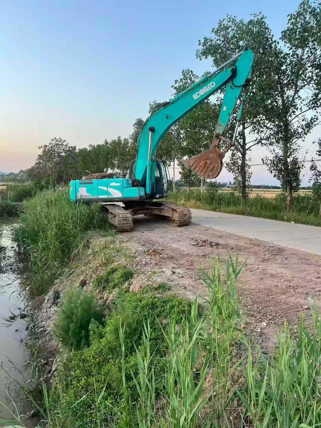 Buy Kobelco SK260 Used Excavator / 3 Buy Kobelco SK260 Used Excavator / 3