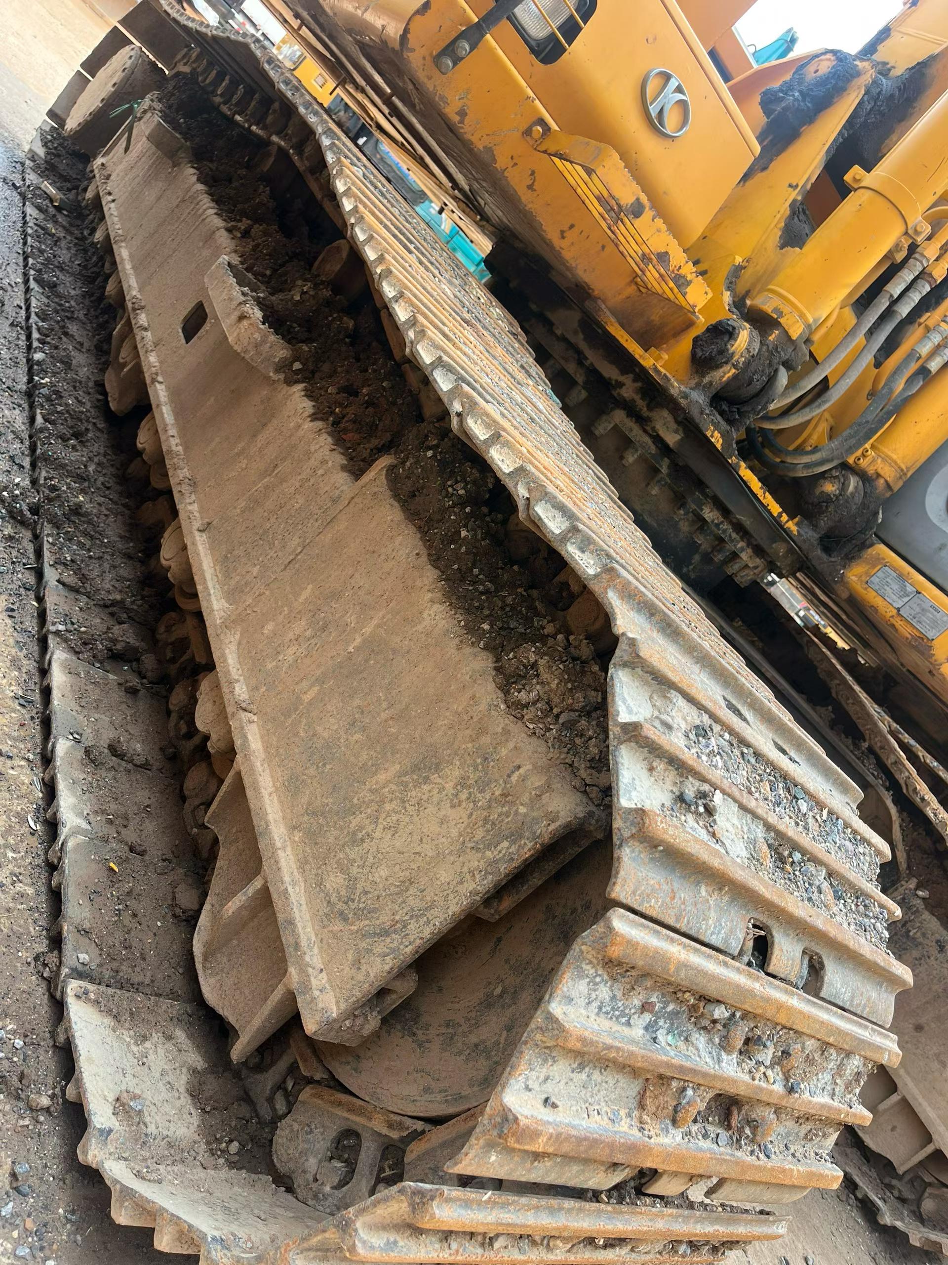 Buy Kato HD820R Used Excavator / 2
