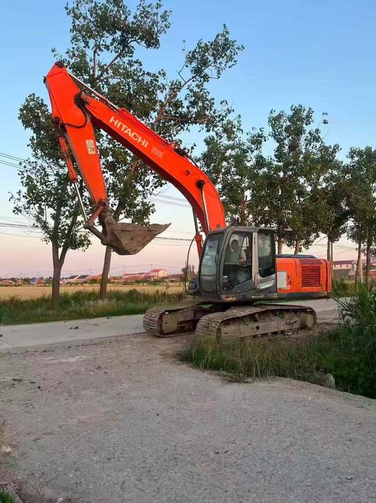 Buy Hitachi EX200-3 Used Excavator / 1