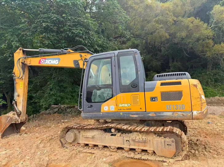 Buy XCMG XE135B Used Excavator / 1