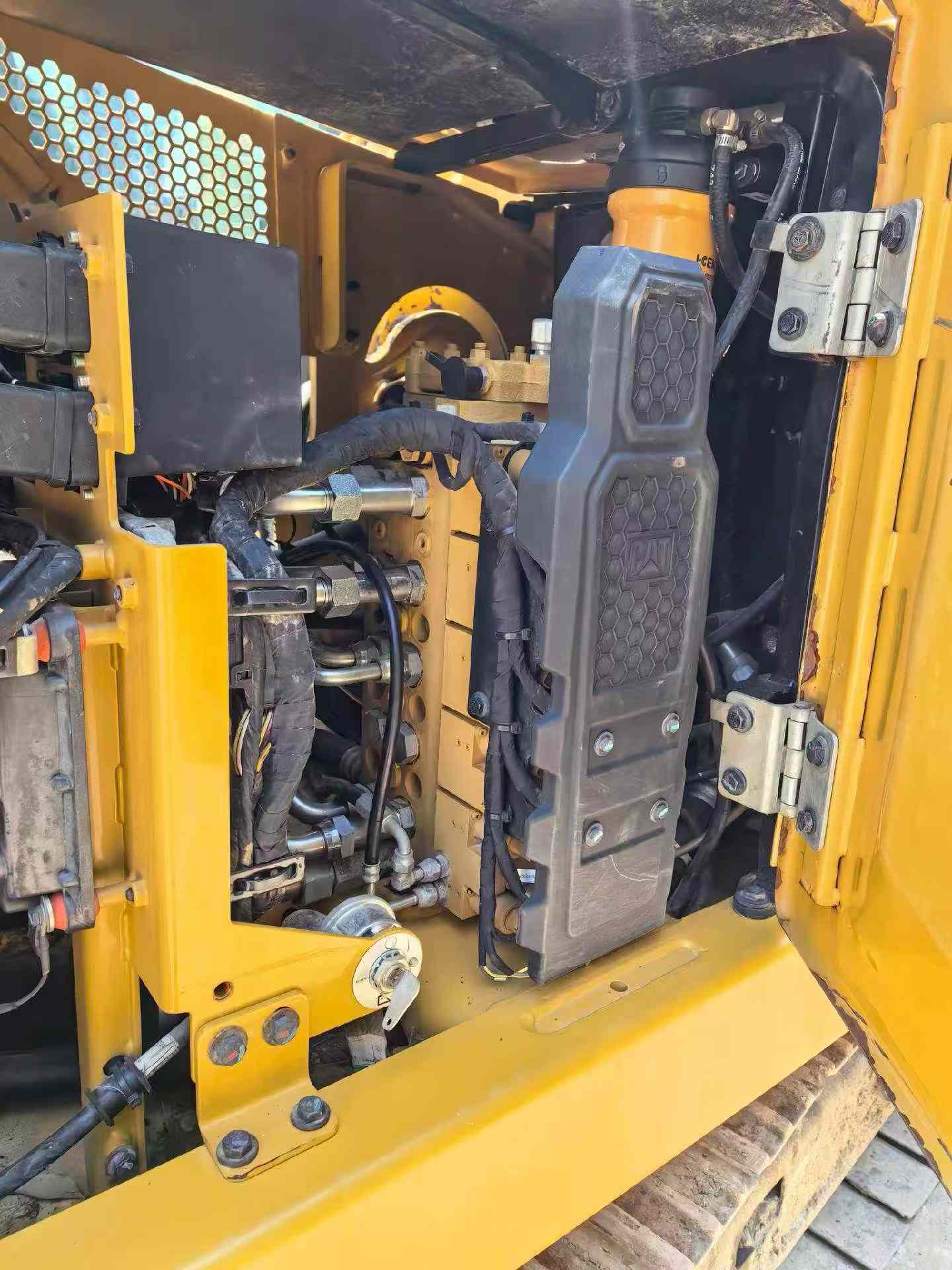 Buy Caterpillar 307B Used Excavator / 7