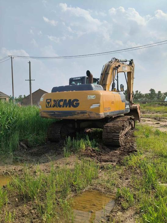 Buy XCMG XE215 Used Excavator / 1