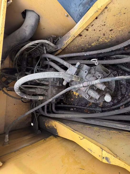 Buy Kobelco SK200 Used Excavator / 1