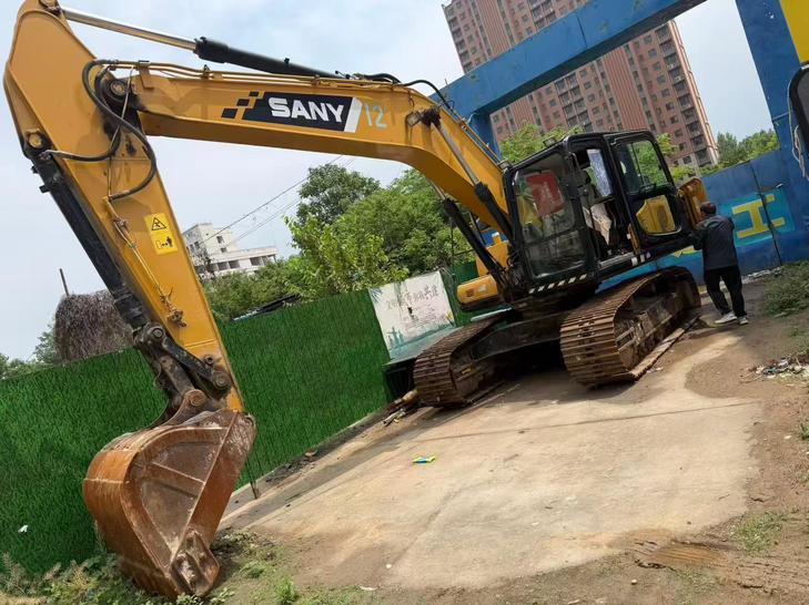 Buy Sany SY205C Used Excavator / 1