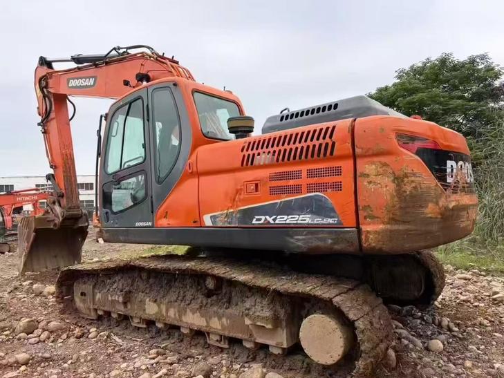 Buy Doosan DH220 Used Excavator / 1