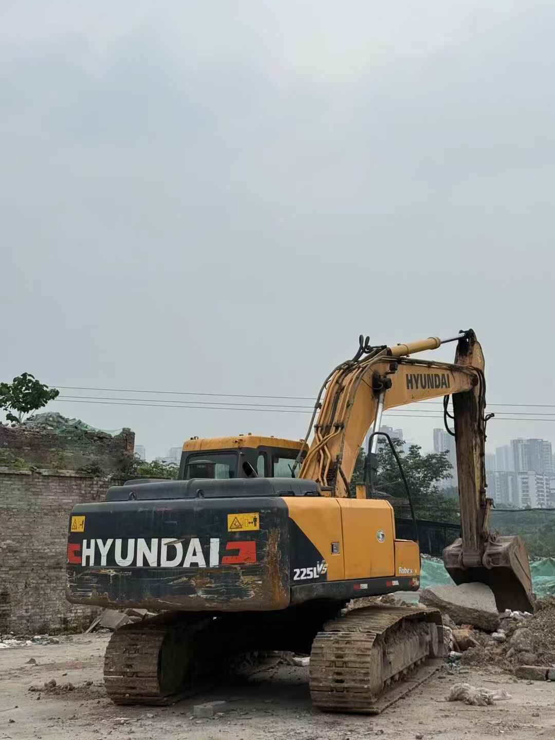 Buy Hyundai R215VS Used Excavator / 1