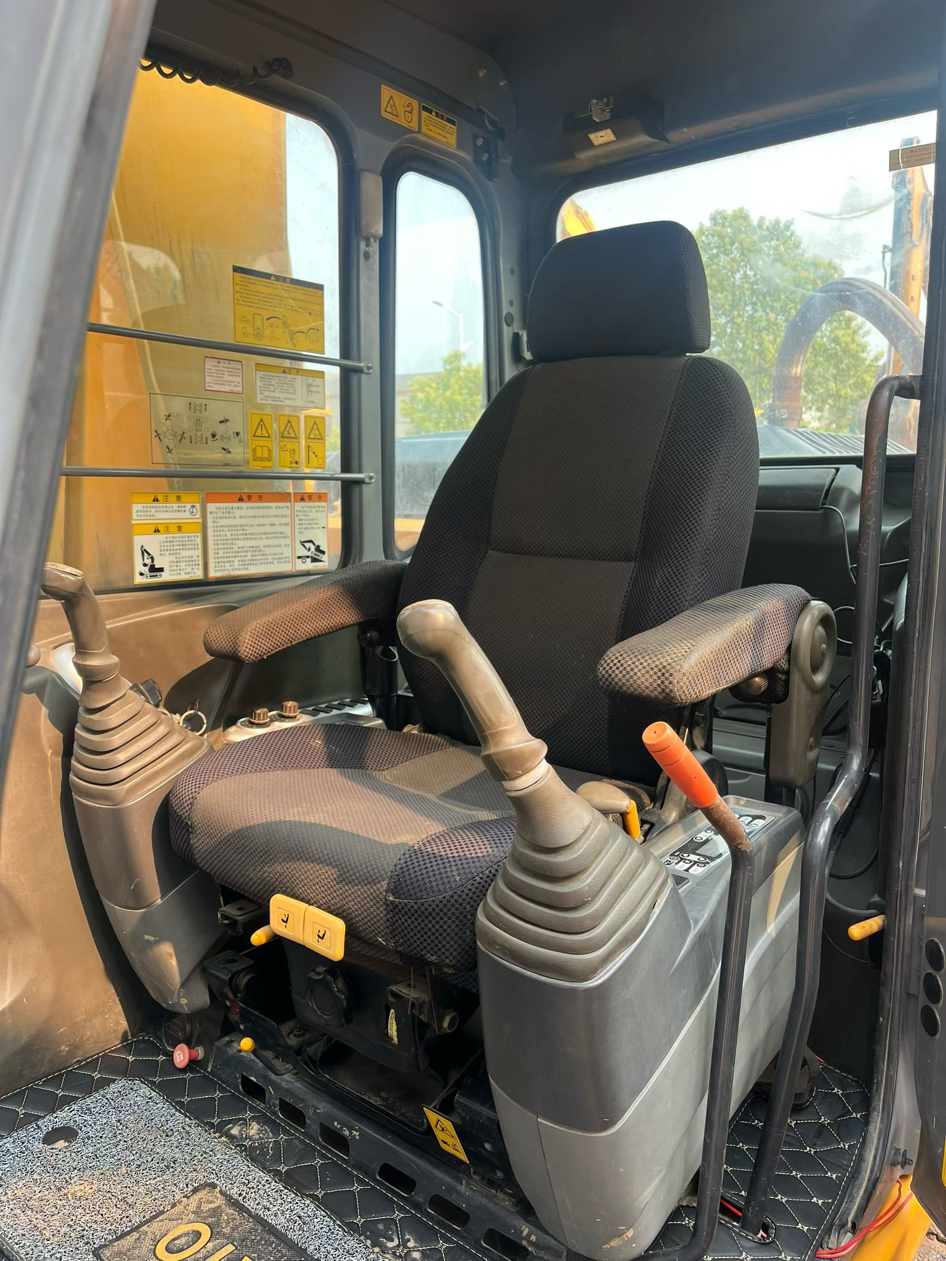 Buy Kato HD820R Used Excavator / 4