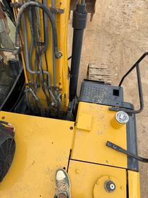 Buy XCMG XE135B Used Excavator / 4 Buy XCMG XE135B Used Excavator / 4