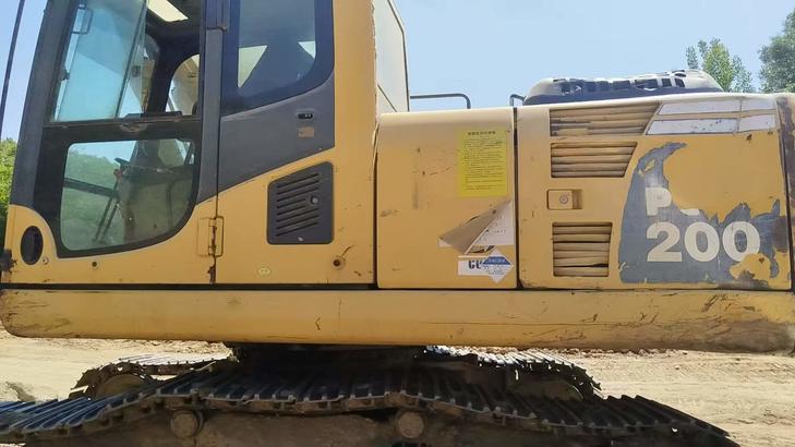 Buy Komatsu PC200-8 Used Excavator / 1