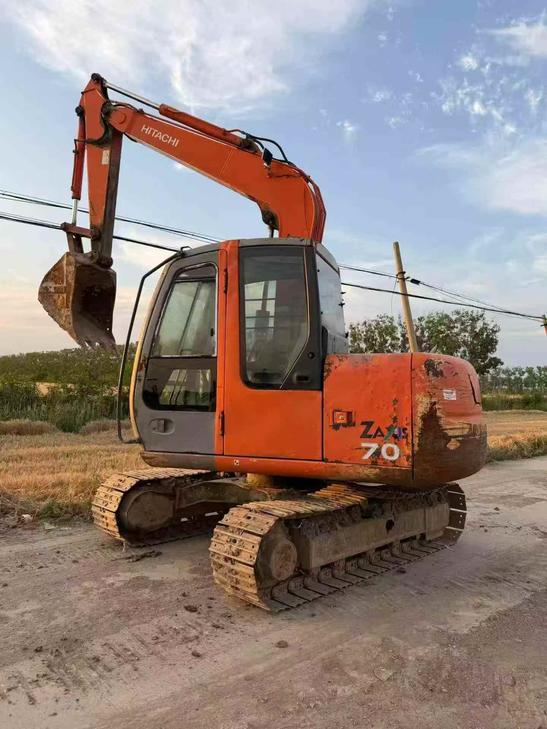 Buy Hitachi EX70 Used Excavator / 1