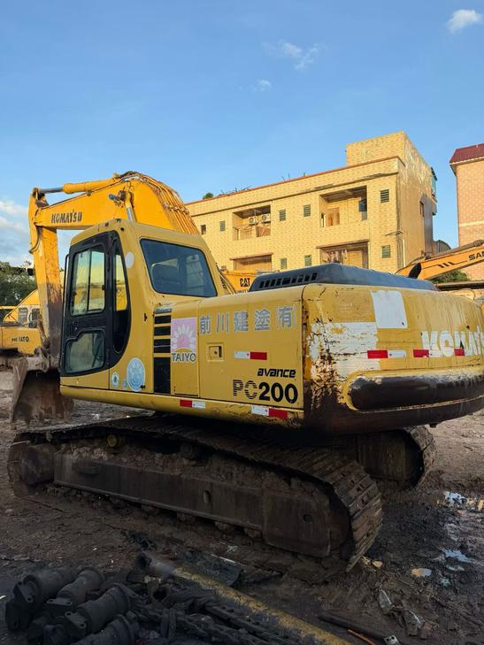 Buy Komatsu PC200-6E Used Excavator / 1