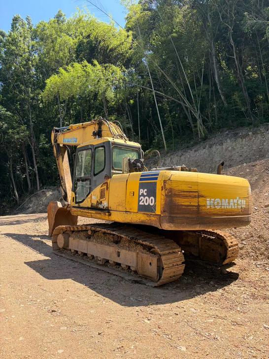 Buy Komatsu PC200-7 Used Excavator / 1