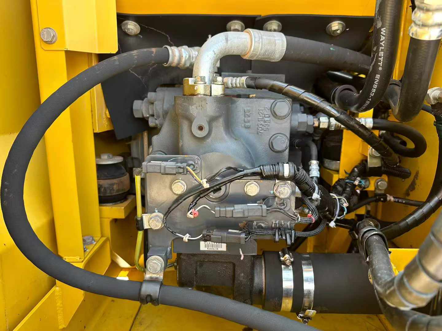 Buy Komatsu PC130-7 Used Excavator / 6